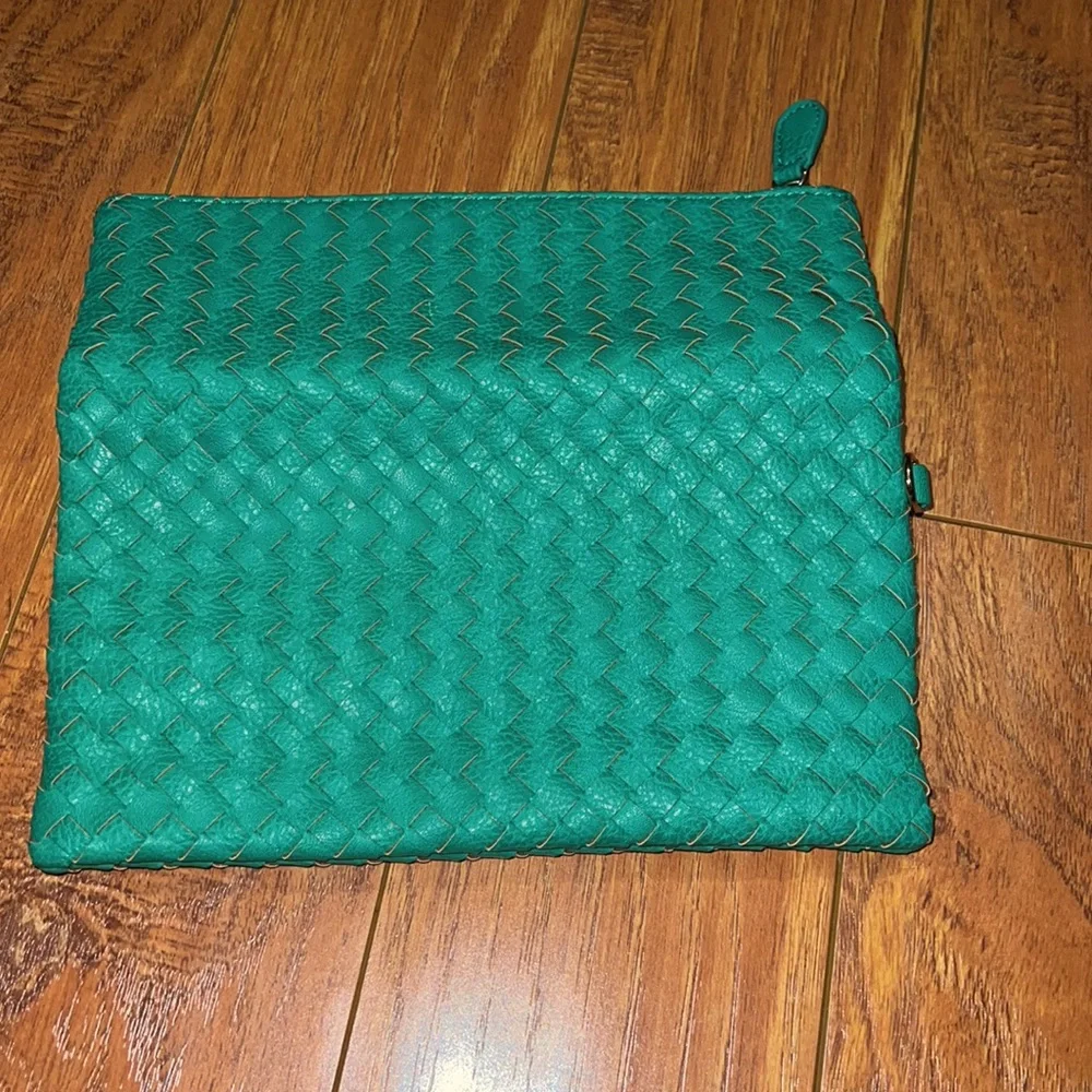 Green fold over clutch - Picture 3 of 5